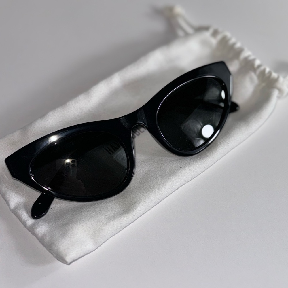 Classic Black Cat-Eye Sunglasses - Women's Fashion Sunnies
